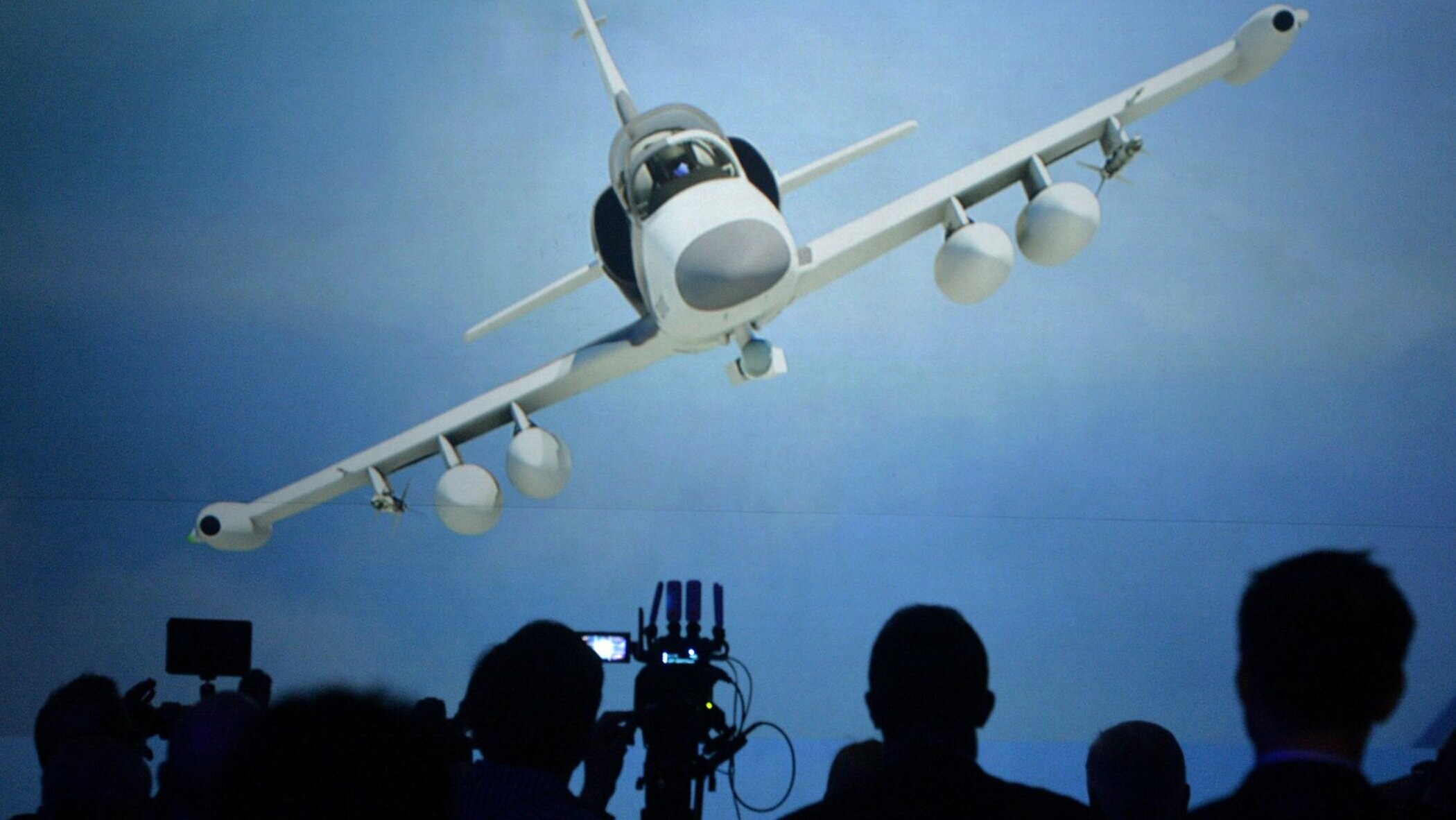 INFO.CZ | Společnost Aero Vodochody představila nástupce letounu L-159 ...