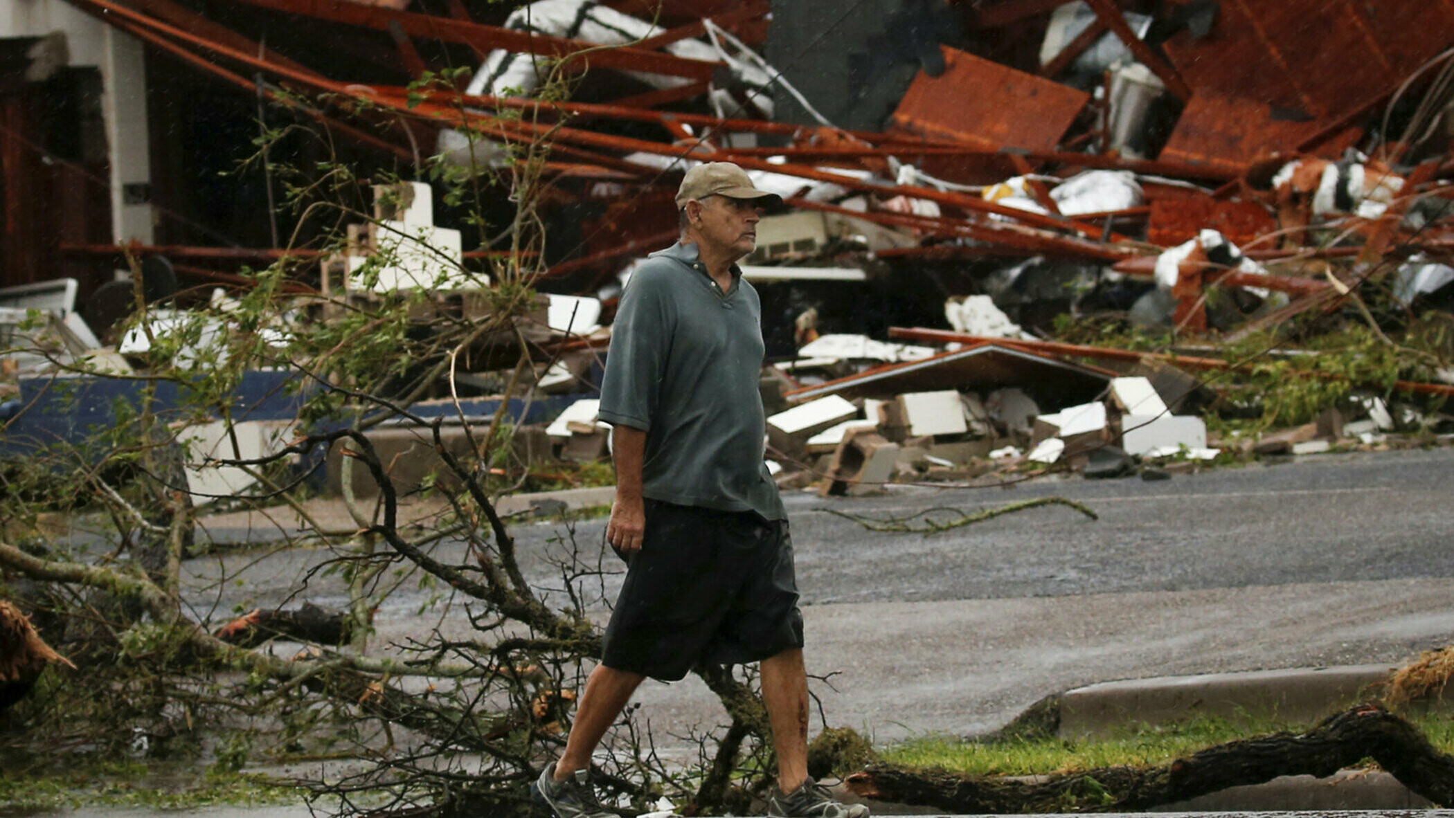 Ураган человеческие жертвы. 2005 год: ураган катрина. Ураган жертвы. Торнадо в сша. Ураган фото.