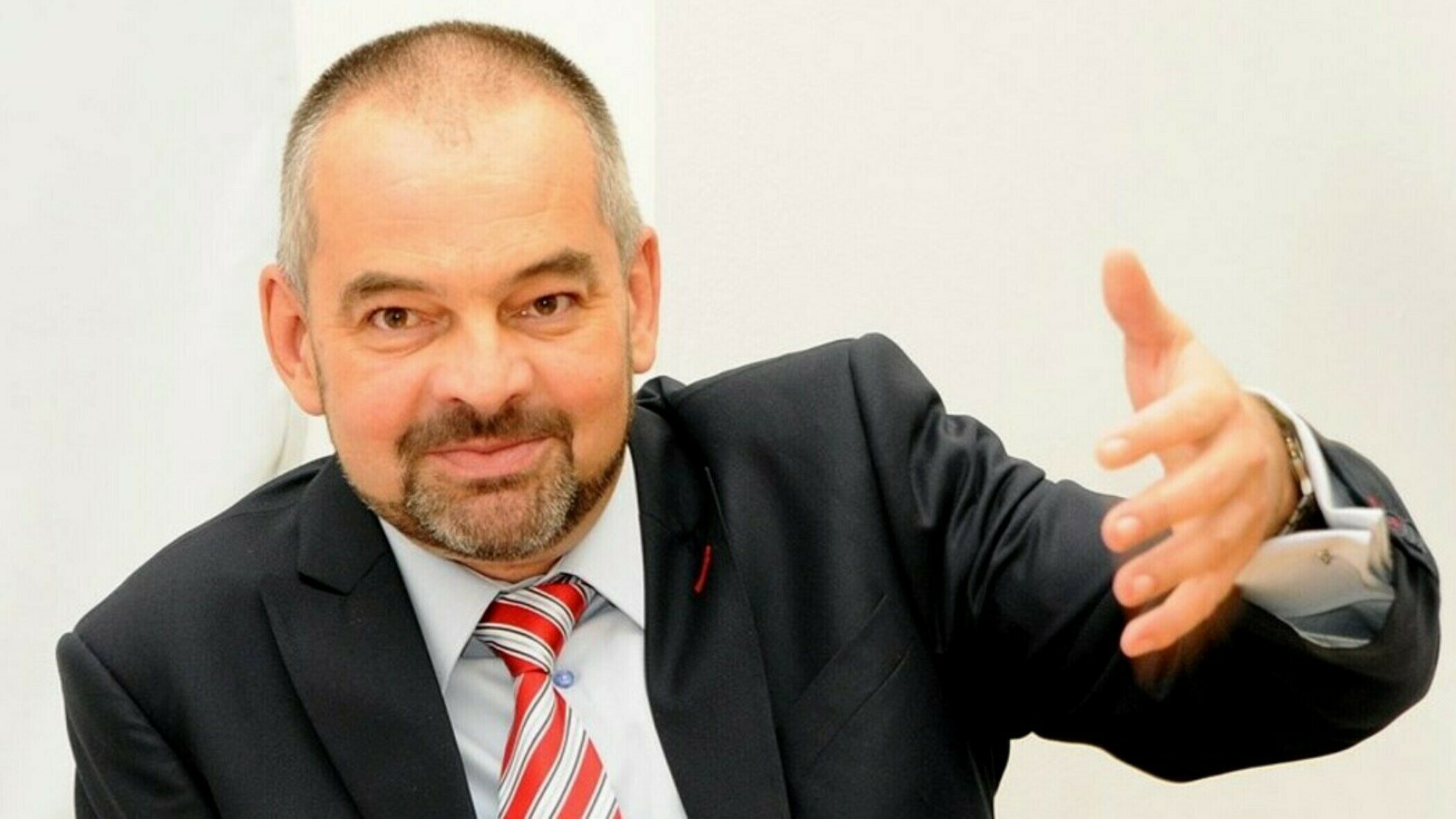 info-cz-kdo-je-aktivista-vojt-ch-razima-kter-stoj-za-webem-kverulant