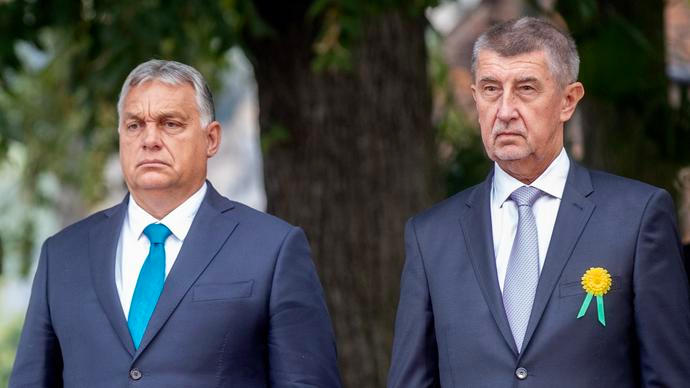 Opatrný hráč Babiš: Proč nechal Orbána na holičkách a co tím sleduje?