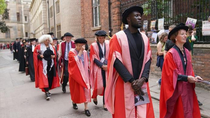Univerzita v Cambridge zradila své dědictví a klesla na dno morálního marasmu