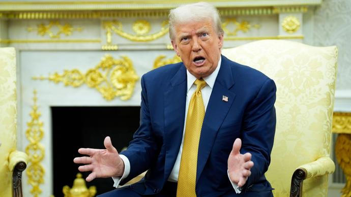Trumpovo celní tornádo udeřilo i na spojence. Kdo a proč to odnesl nejvíc?