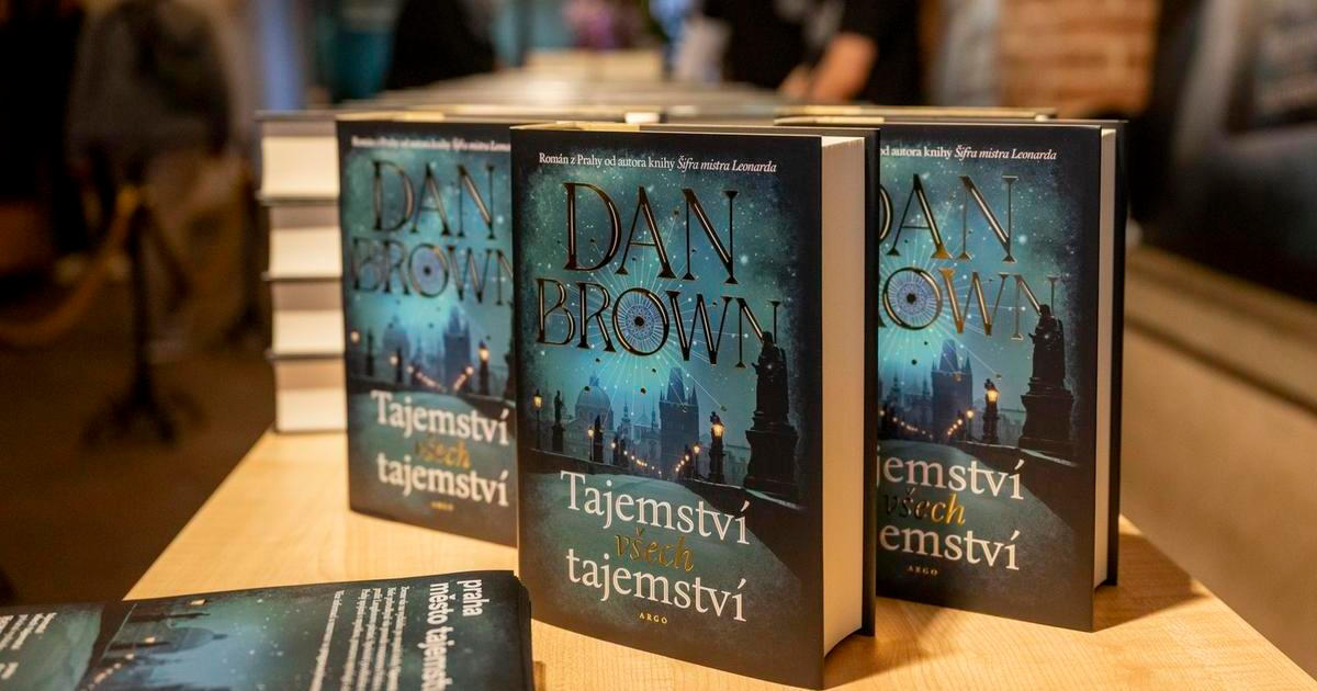 Dan Brown maže v Praze Kafku. A ukazuje, že kniha má stále sílu