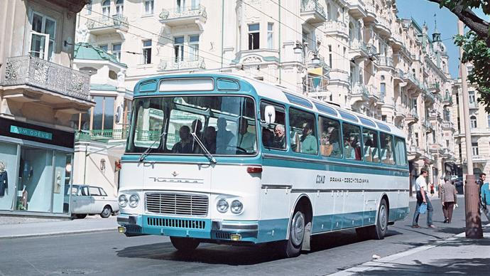 V 60. letech Karosa vyráběla autobus, který jezdil rychleji než osobáky. V přívěsu se dalo bydlet
