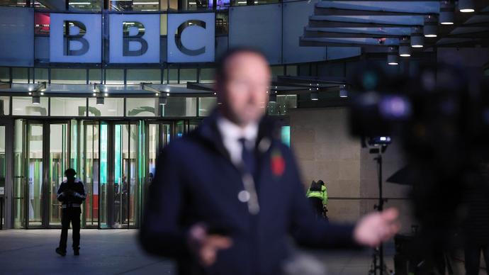 Kauza BBC je krizí „veřejnoprávnosti“ médií. Jaká je budoucnost objektivního zpravodajství?