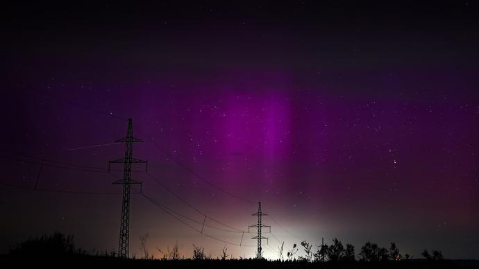 Nad Českem se má rozsvítit polární záře. Pro co nejlepší zážitek sledujte své mobily
