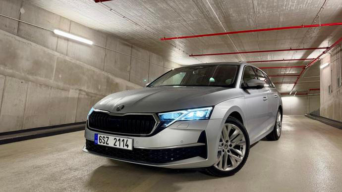 Vyzkoušeli jsme za vás: Je stříbrná naftová Škoda Octavia combi oprávněně snem českých tatíků?