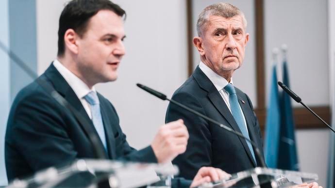 Trucování kolem NATO: Vláda ponižuje hlavně sama s