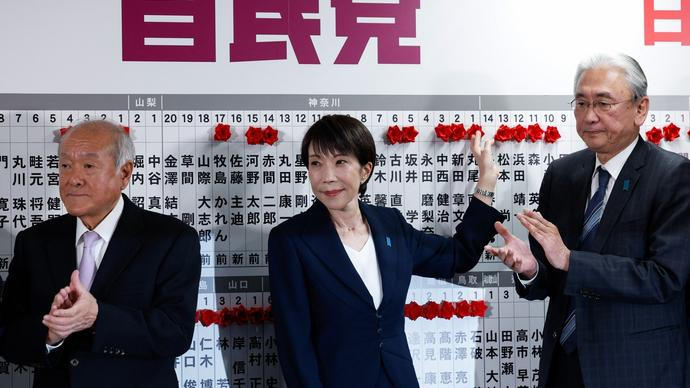 Pokerový all-in se vyplatil. „Železná lady“ Takaiči získala absolutní moc k přebudování Japonska