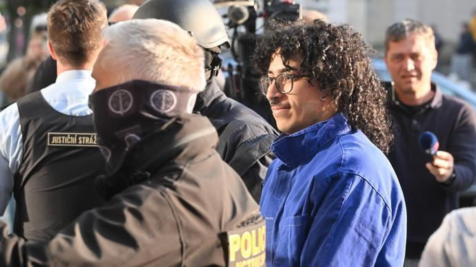 Co spojuje starostu New Yorku a teroristy z Pardubic? Ideologie, která ospravedlňuje teror