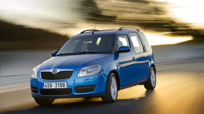 Česká Multipla se jmenovala Roomster. Vzpomínáme na nejošklivější i nejgeniálnější škodovku všech dob