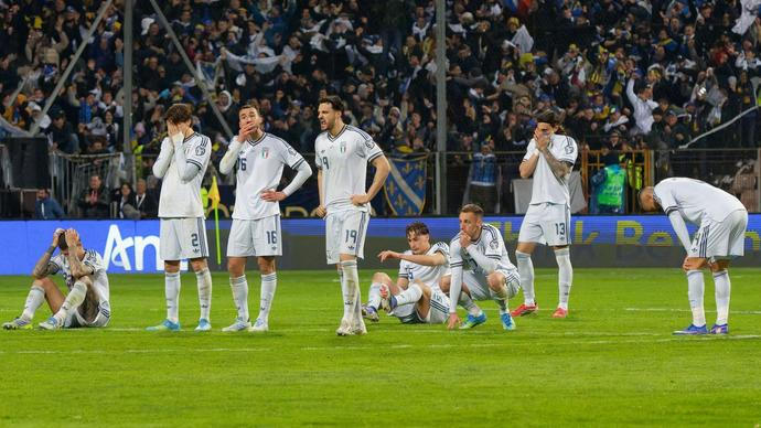 Tragédie i radost při sledování fotbalu v obýváku v italské Apulii