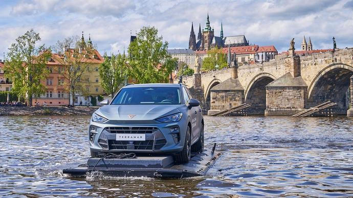 Auta místo bitcoinu a plovoucí showroom u Karlova mostu. Šéf české Cupry o rebelii, která přepsala pravidla trhu